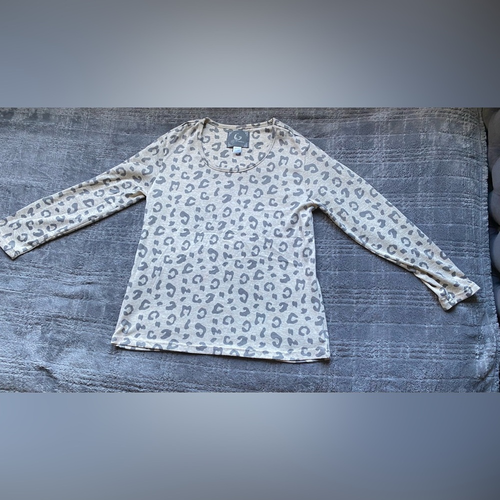 Cheetah print top super soft